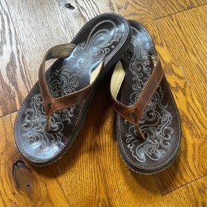 Woman’s Size 9 Leather Olukai Sandals
